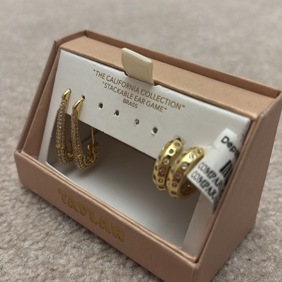 NWT Earring Set - Picture 2 of 2